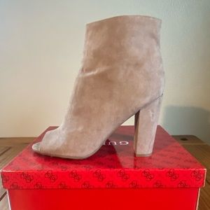 Guess Gabriele2 Ankle Boots 9.5